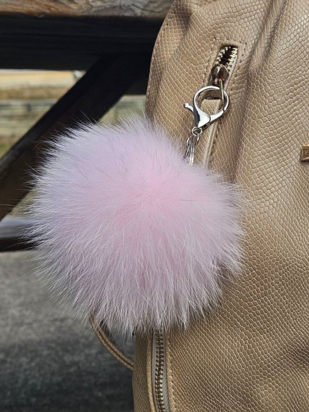 Light Pink Real Fox Fur Bag Charm, Powder Fur Accessory, Luxury Keychain - Picture 2 of 3